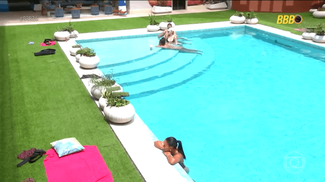 BBB 26: Flerte ou Estratégia? Ana Paula desestabiliza Jonas e provoca ciúmes em Maxiane