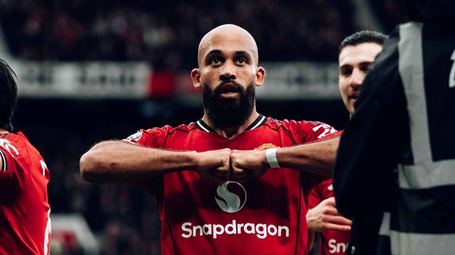 Manchester United bate Tottenham por 2 a 0 e Carrick mantém 100% de aproveitamento