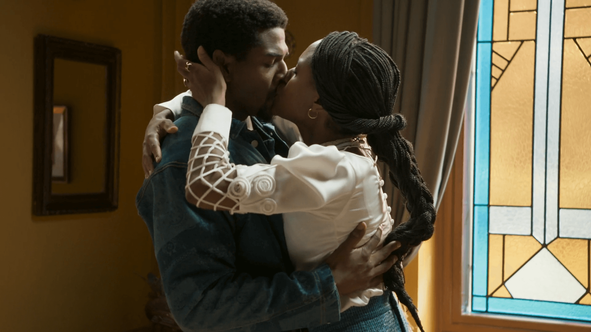 Resumo de 'A Nobreza do Amor': Alika e Tonho se entregam à paixão e Mirinho ferve de ciúmes