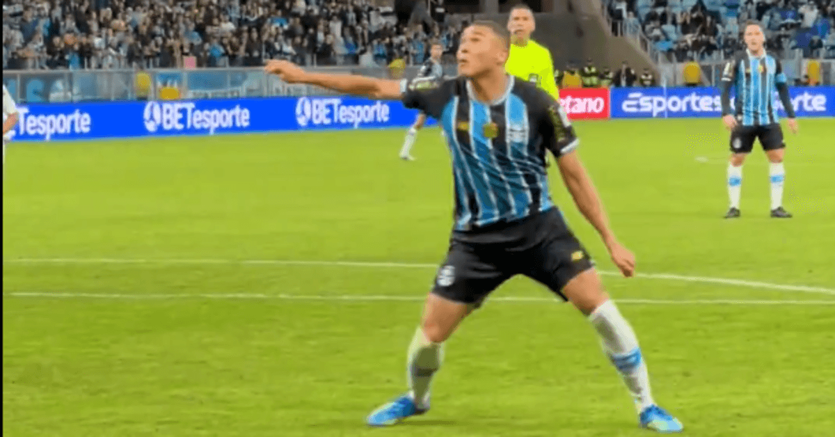 Palmeiras goleia, Carlos Vinícius resolve para o Grêmio, o Vitória imparável. Como foi o sábado de futebol do Campeonato Brasileiro