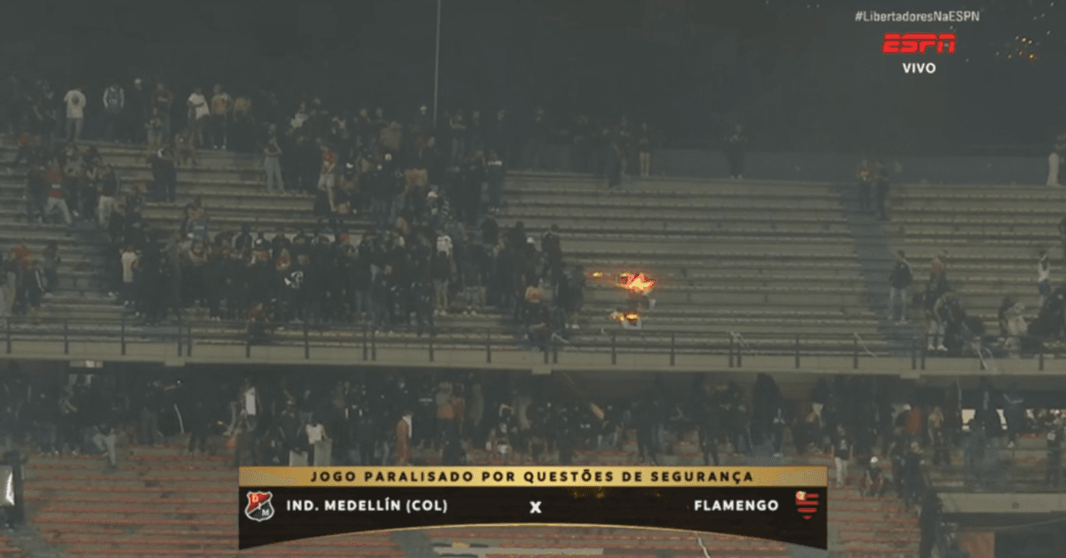 Jogo entre Flamengo e Independiente Medellín é SUSPENSO TEMPORARIAMENTE após confusão e protestos na Colômbia