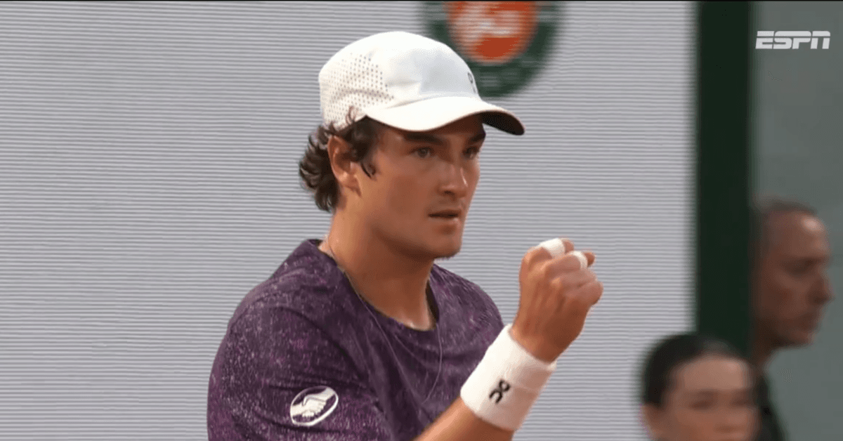 João Fonseca busca vaga inédita na semifinal de Roland Garros nesta terça