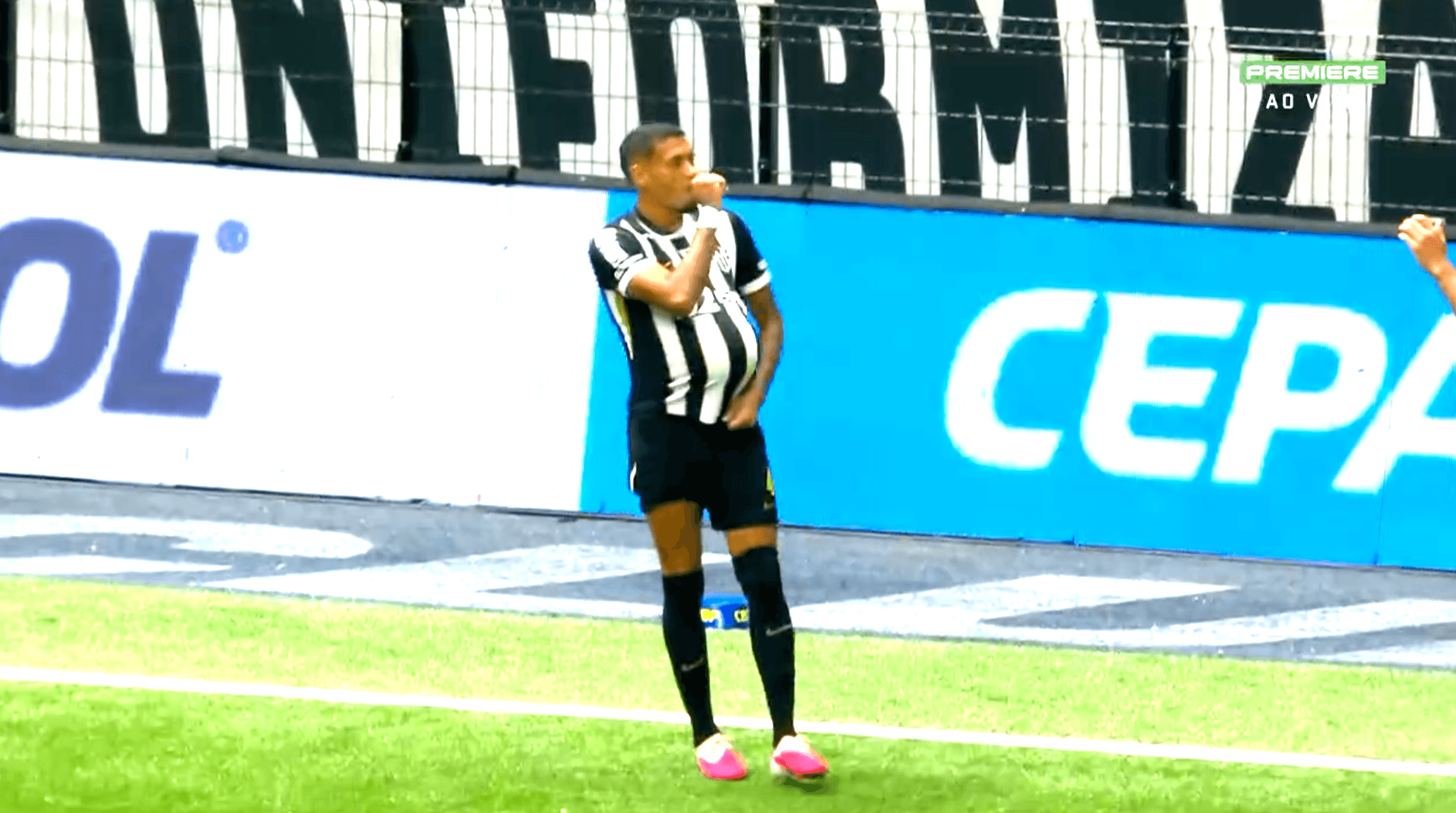 Ruan Tressoldi marca no fim e coloca o Atlético-MG em vantagem sobre o Bahia no intervalo